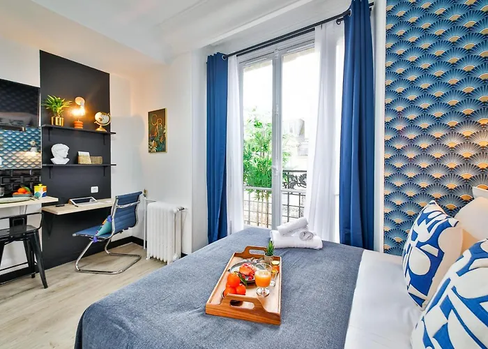 Ws Tour Eiffel - Laos * Paryż