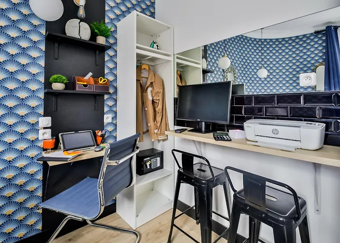 Ws Tour Eiffel - Laos * Paryż