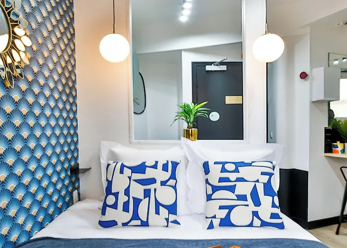 Ws Tour Eiffel - Laos * Paryż