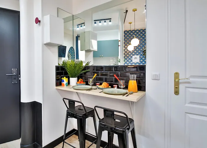 Ws Tour Eiffel - Laos * Paryż